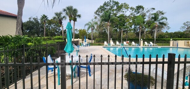 Building Photo - 1801 E Lake Rd S