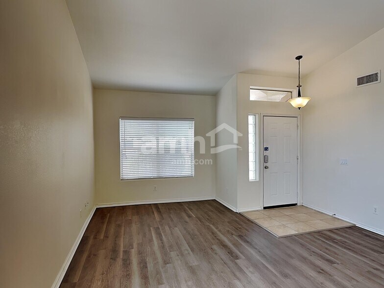 Building Photo - 2017 N 128th Dr