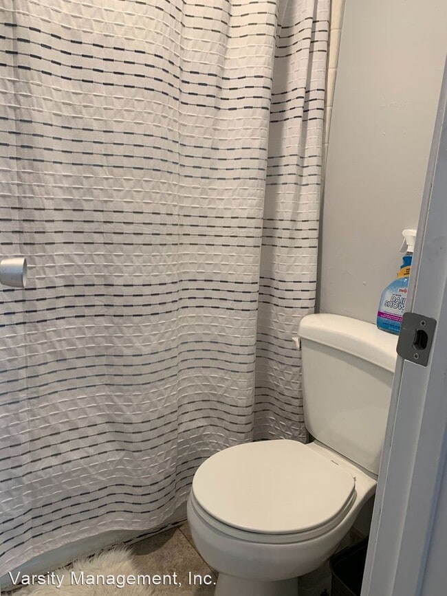 Building Photo - 2 br, 1 bath Apartment - 1001 S. Forest 10...