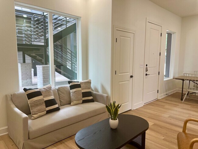 Building Photo - The Court At Overton