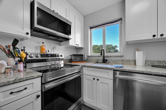 Building Photo - 203 Lake Carol Dr