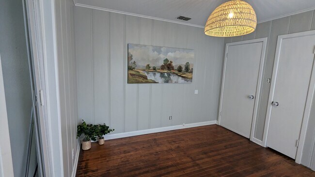 Building Photo - 2417 S Kennedy Ave