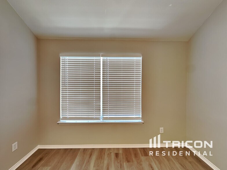 Building Photo - 4512 Ridgeway Dr
