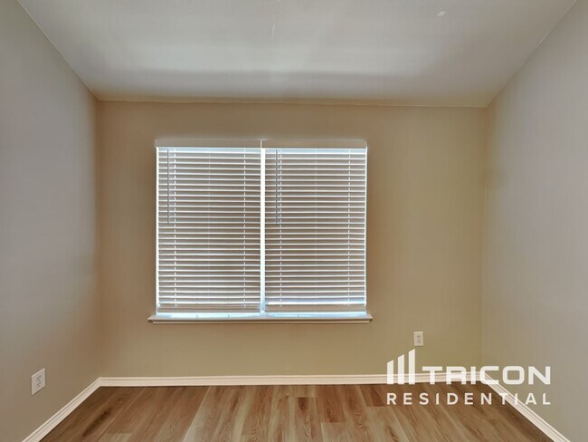 Building Photo - 4512 Ridgeway Dr