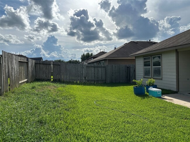 Building Photo - 3327 Chimera Ln
