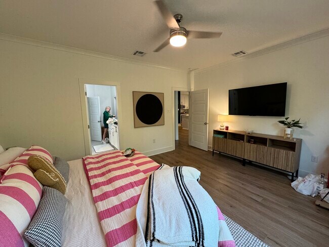 Building Photo - 1549 Alum Creek Dr