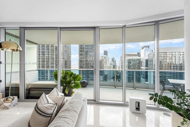 Building Photo - 200 Biscayne Blvd Way