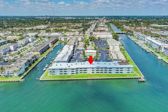 Building Photo - 100 Shore Ct