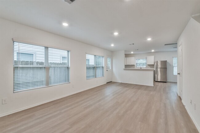 Building Photo - 3707 Solanum Dr