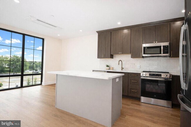 Building Photo - 128 N Bond St