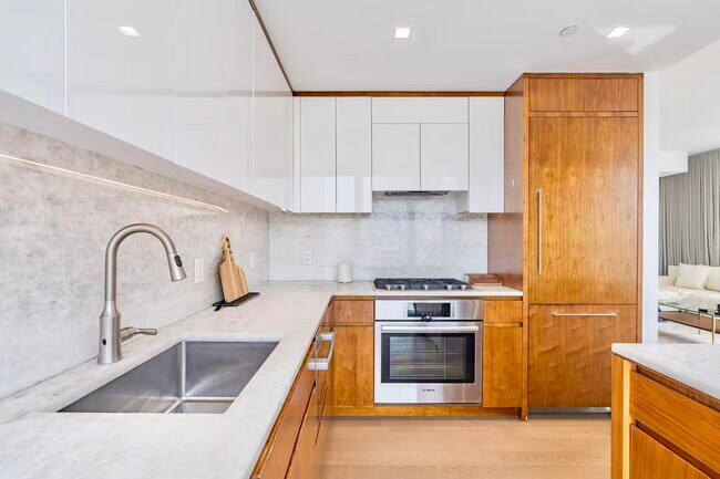 Building Photo - 75 Park Ln S