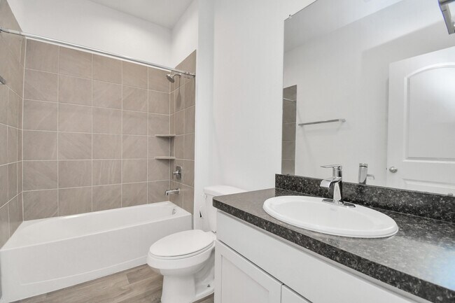 Building Photo - 5443 Pinetree Cres Ln