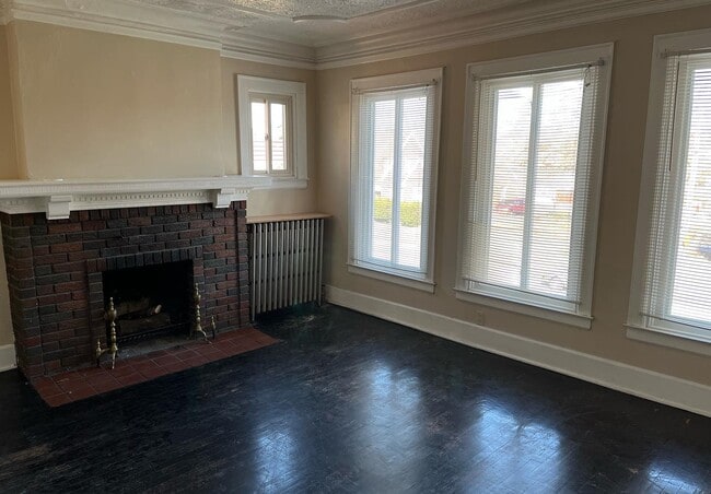 Building Photo - 16211 Fairfield St