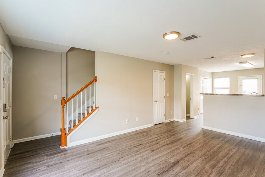 Building Photo - 8033 Logan Dr