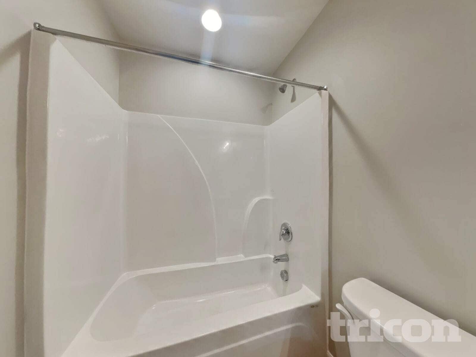 Building Photo - 572 Lakerun Dr