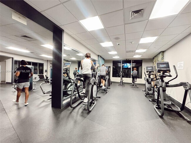 Building Photo - 1750 N Bayshore Dr