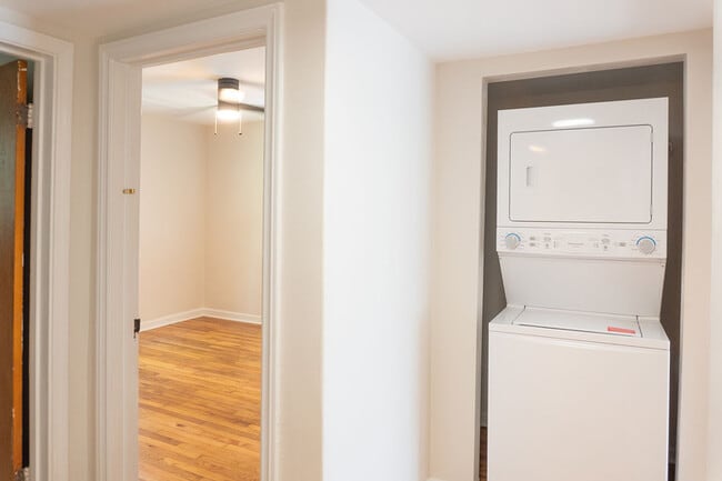 Building Photo - 1503 Fernando Dr