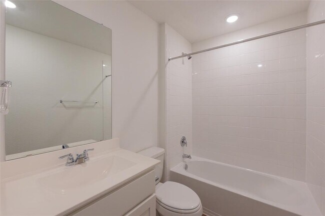 Building Photo - 223 Las Lomas Dr