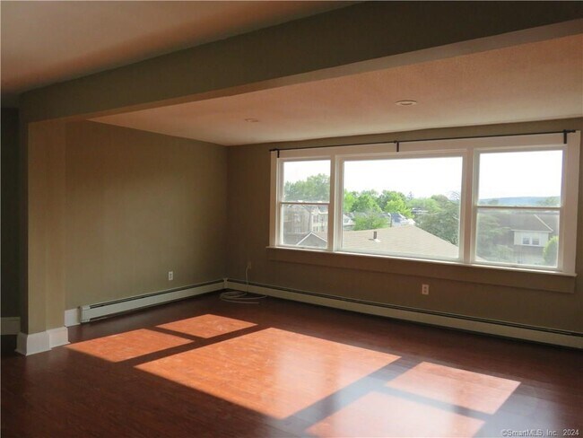 Building Photo - 760 Farmington Ave
