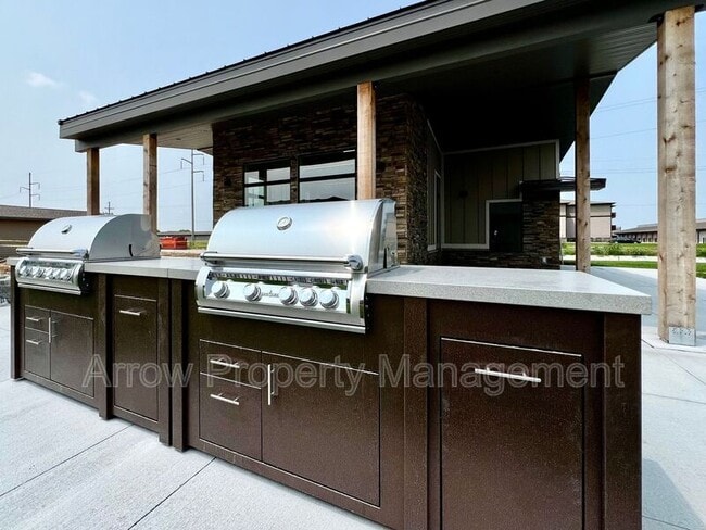 Building Photo - 1215 Claude Rd