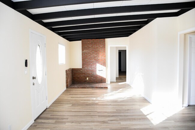 Building Photo - 61576 Aberdeen Dr