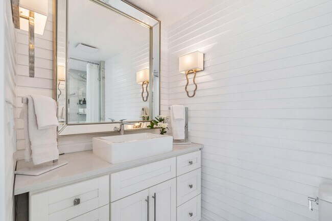 Building Photo - 331 Tequesta Dr