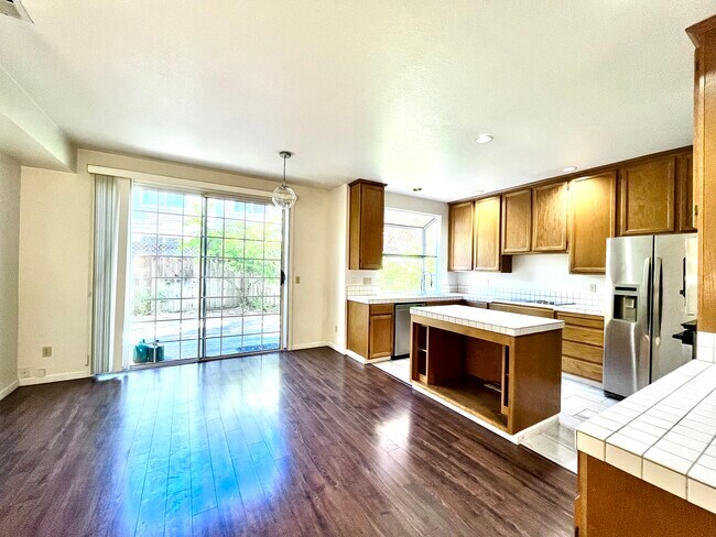 Building Photo - 809 Portman Dr