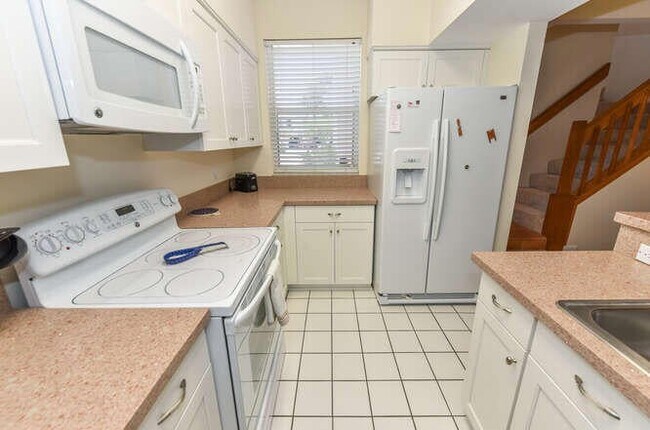 Building Photo - 4105 Fairway Dr N