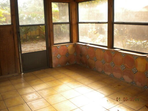 Building Photo - Charming 3/2 Home with Fireplace and 2-Car...