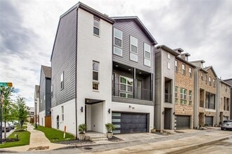 Building Photo - 2654 Carolwood Ln