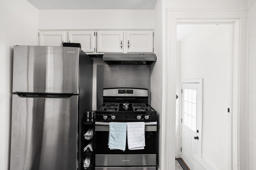 Building Photo - 6115 Ralston Ave