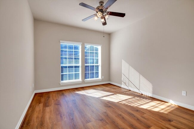 Building Photo - 3414 Home St