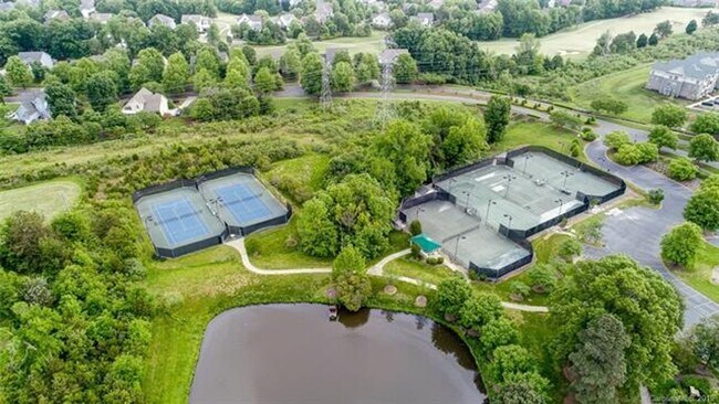 Building Photo - Luxury Golf Course Town Home with Master S...