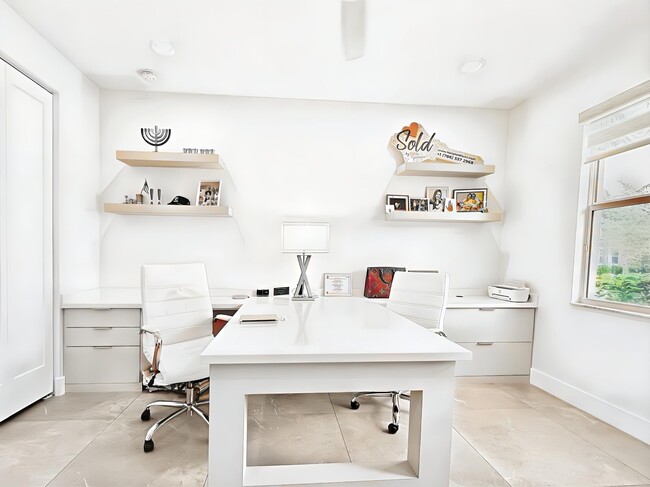 Building Photo - 15377 Green River Ct