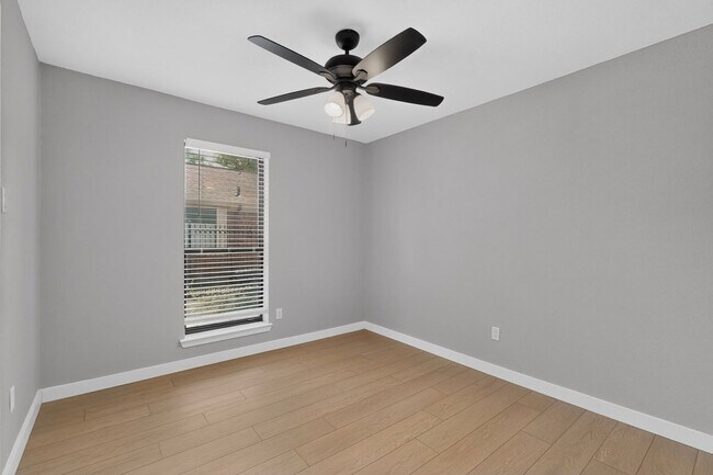 Building Photo - 3701 University Dr