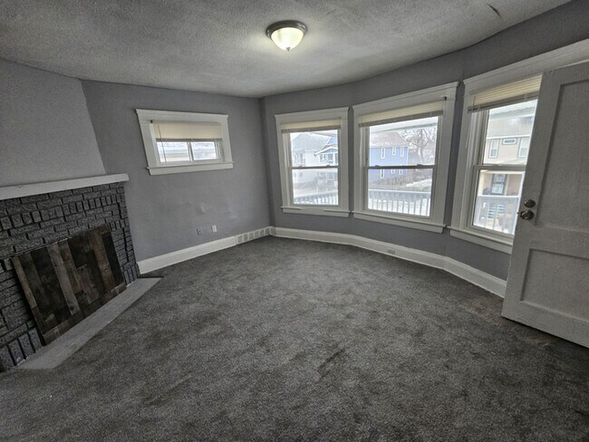 Building Photo - 10602 Earle Ave