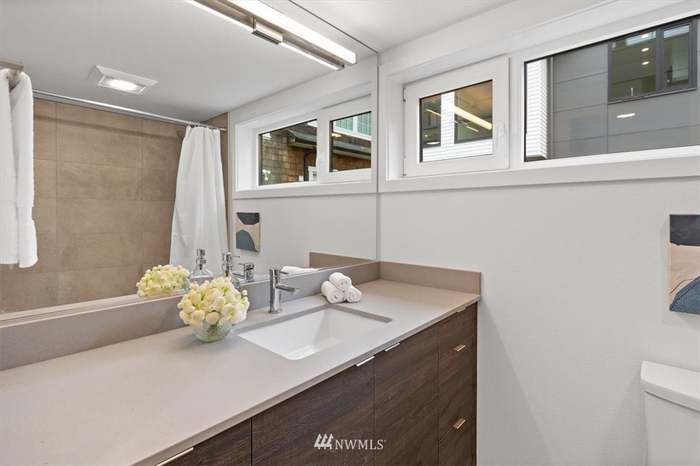 Building Photo - 2617 Franklin Ave E