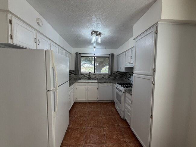 Building Photo - 5812 Brahma Dr NW