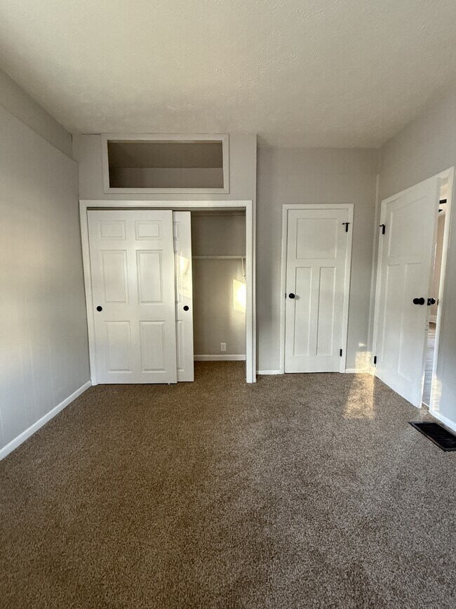 Building Photo - 39 S Quentin Ave