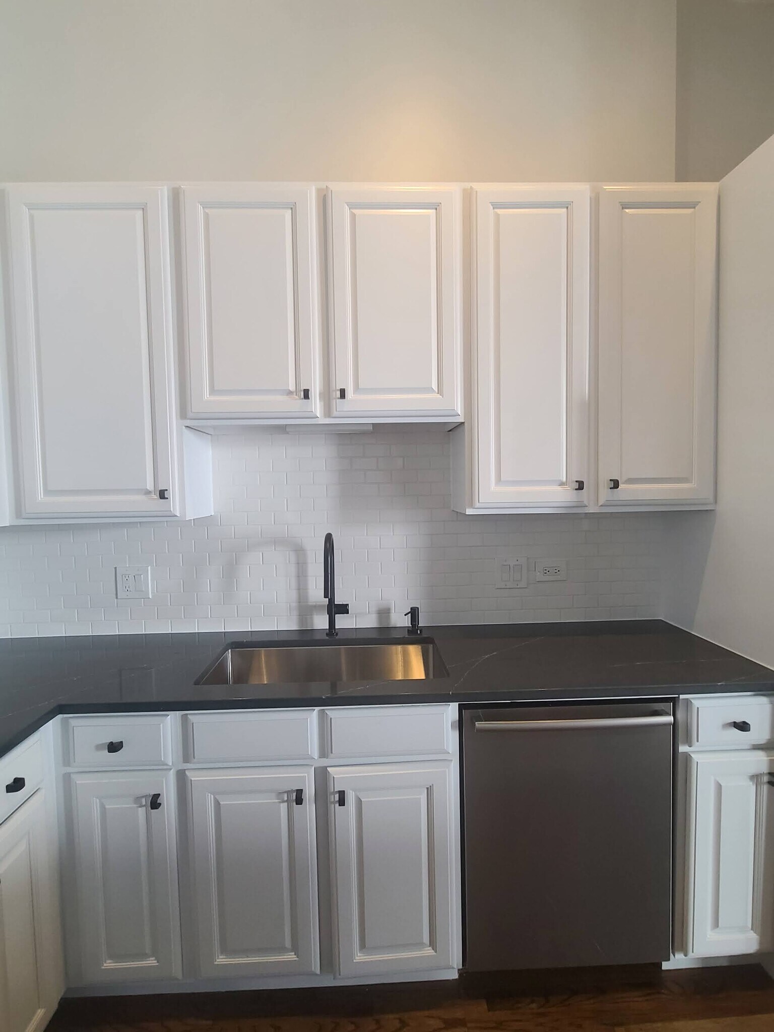 Kitchen - 758 N Larrabee St
