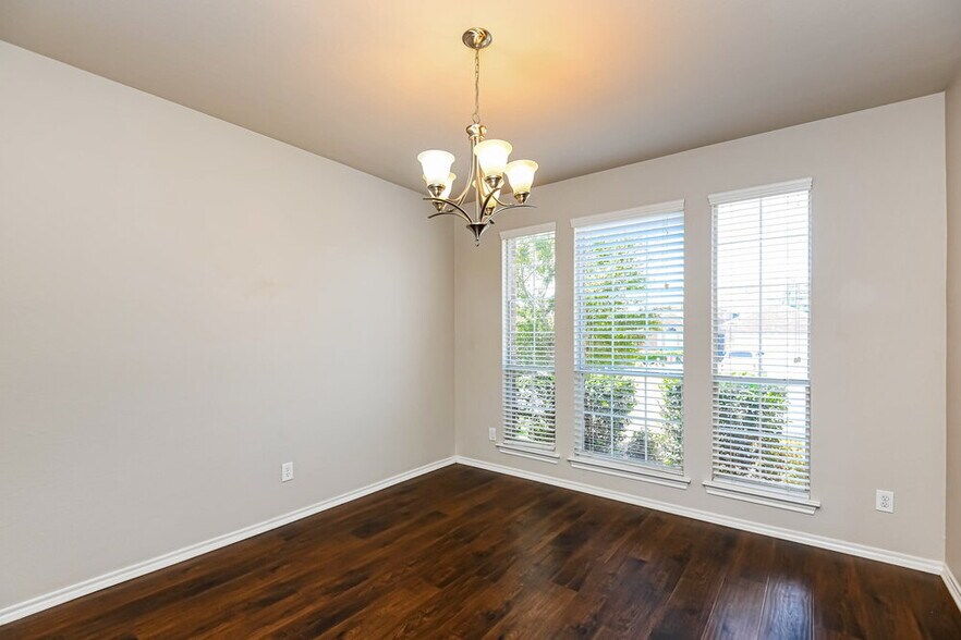 Building Photo - 6216 Melanie Dr