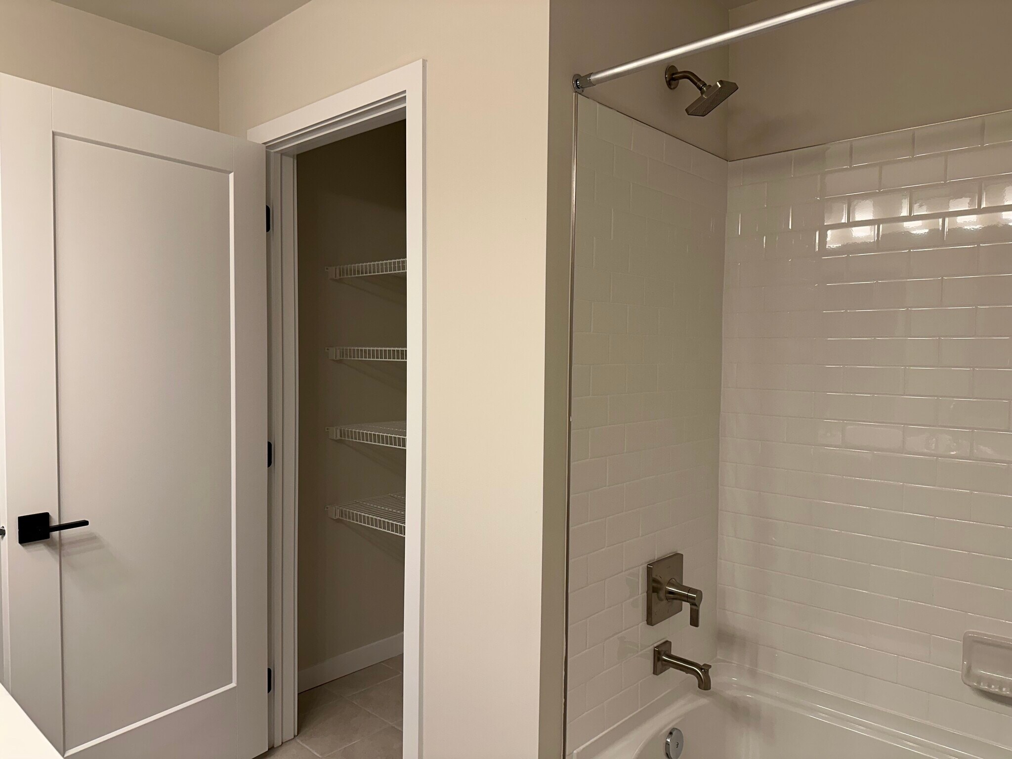 Building Photo - 182 Mahogany Ln