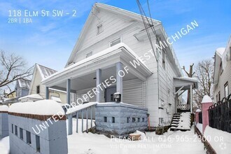 Building Photo - Available Now | Cute 2 Bedroom, 1 Bath Upp...