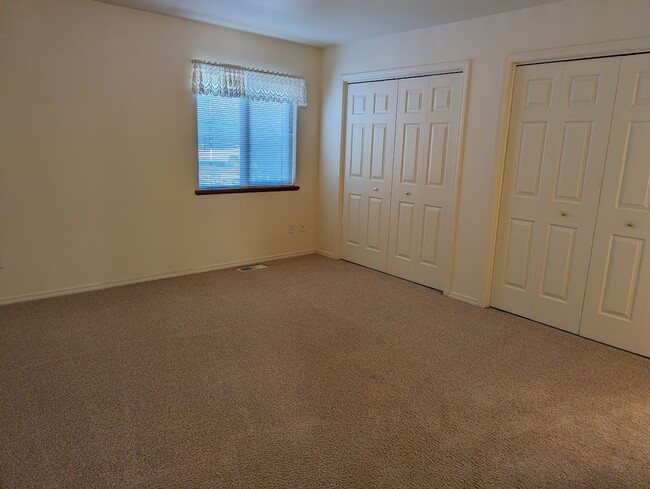 Building Photo - Beautiful Condo in Quiet Neighborhood - Small Pet Allowed