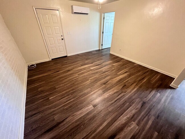 Building Photo - 7130 E 30th St