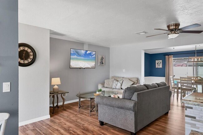 Building Photo - 3425 Fairview Dr