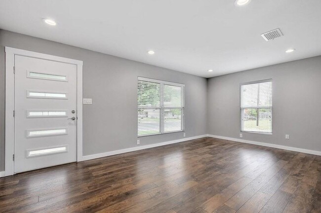 Building Photo - 7611 Northcrest Blvd
