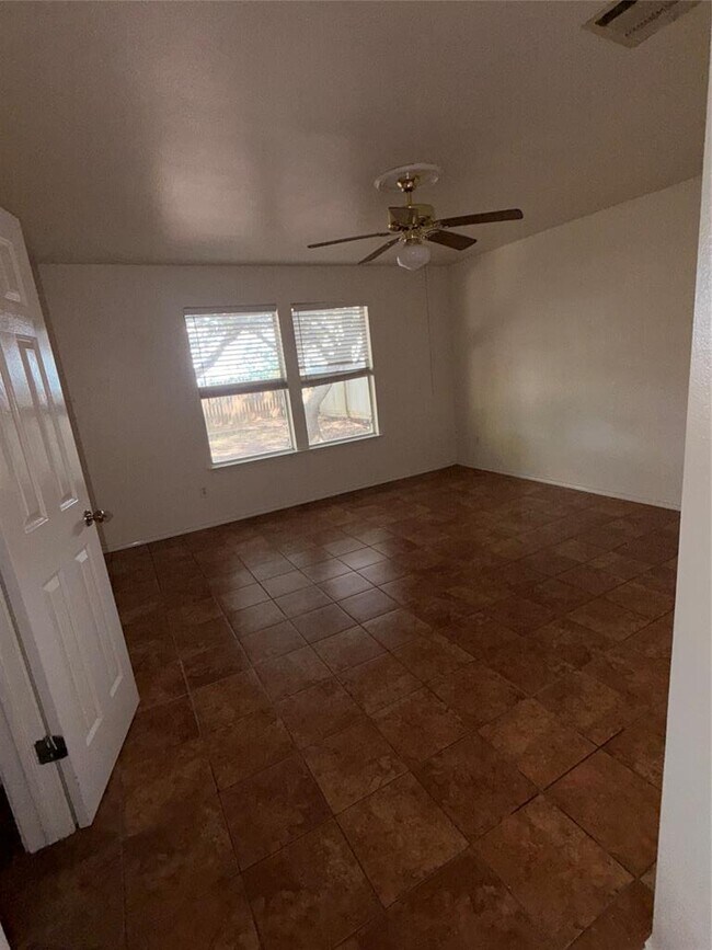 Building Photo - 931 Brandi Cir