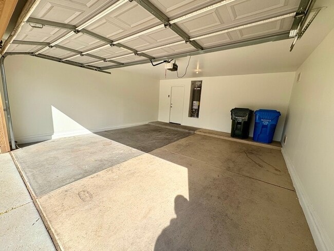 Building Photo - 7142 W Beverly Rd