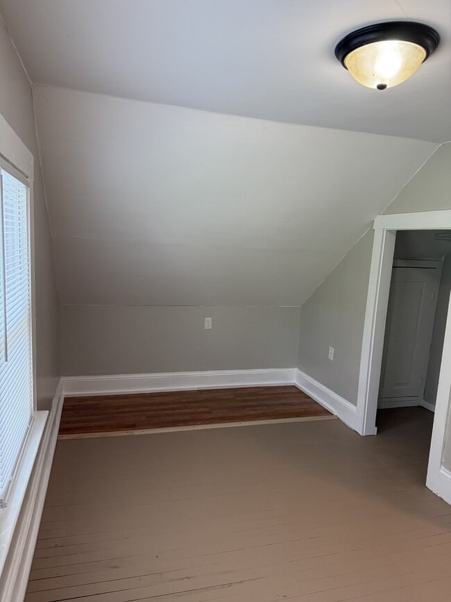 Building Photo - 926 W Water St